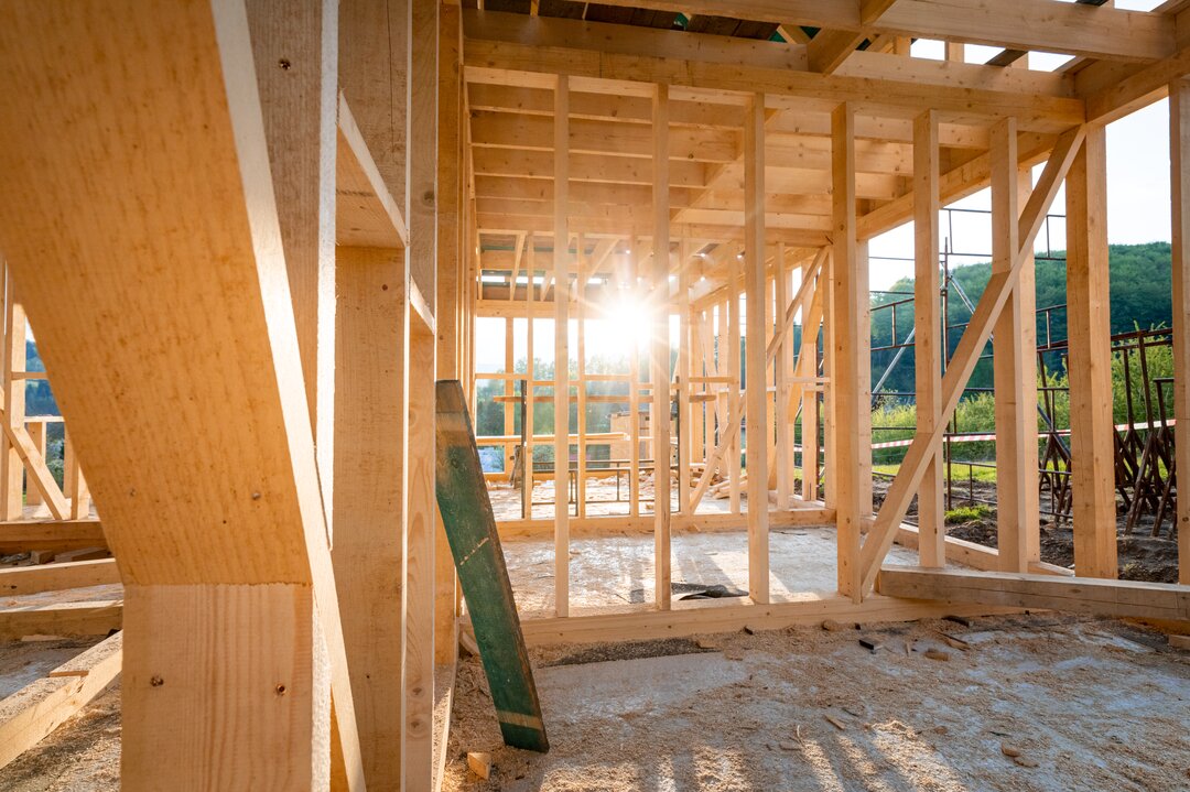 Construction de charpente bois résidentielle au soleil – LFC Construction, Lac-Beauport