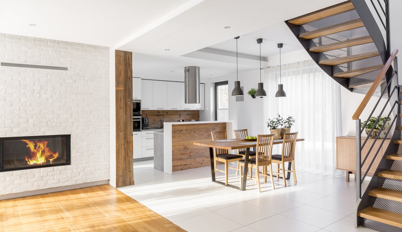 Intérieur résidentiel moderne avec foyer – secteur résidentiel, LFC Construction Lac-Beauport